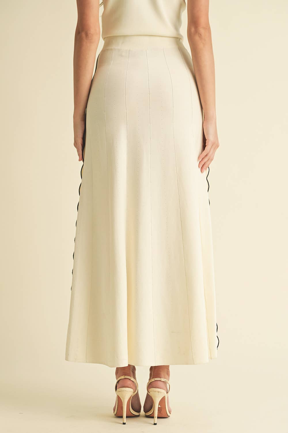 Scallop Edge Pleated Knit Maxi Skirt