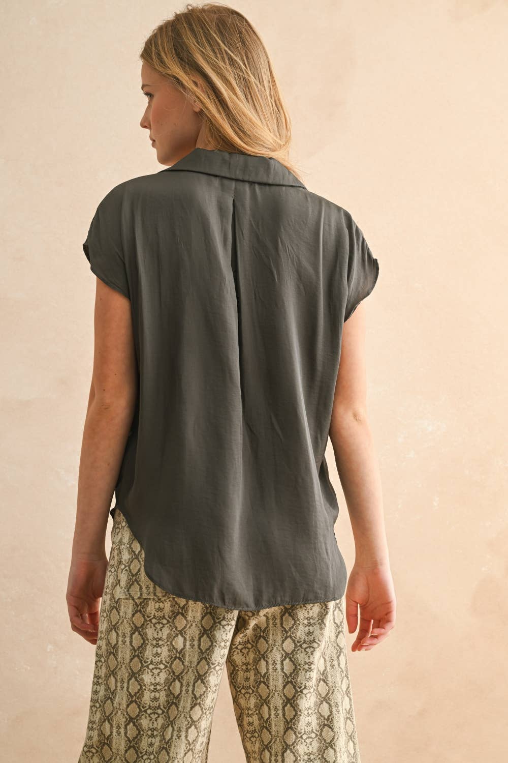 Tops / Button Down Cap Sleeve / Navy