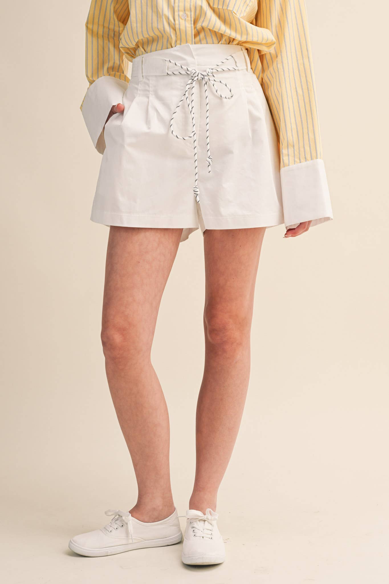 Shorts / Rope Trim Pleated Shorts / White