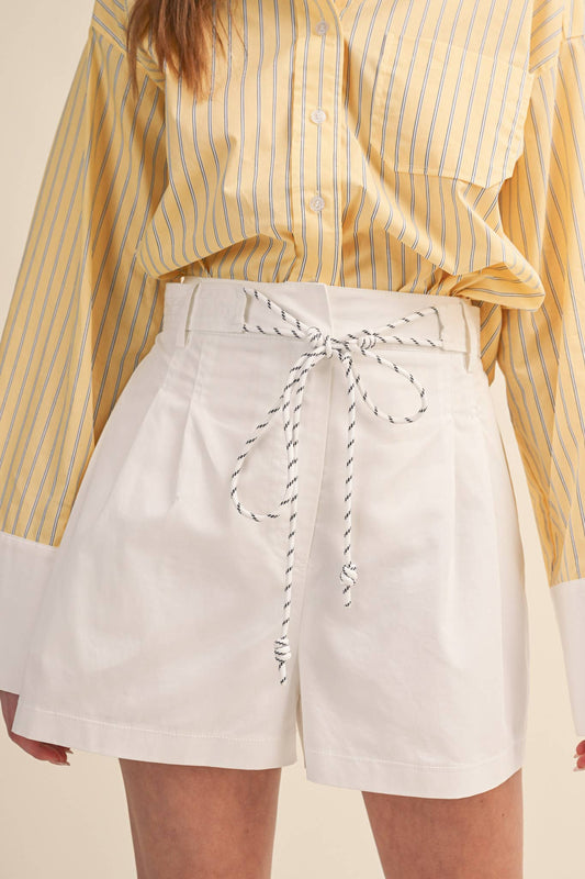 Shorts / Rope Trim Pleated Shorts / White