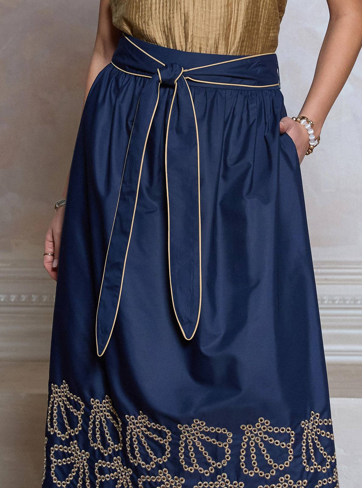 Skirt /  Bow Front Embroidery A-line Midi