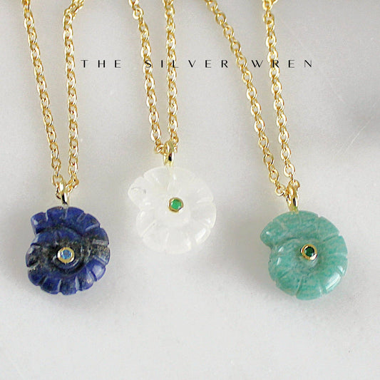 Necklace / White Quartz Carved Shell