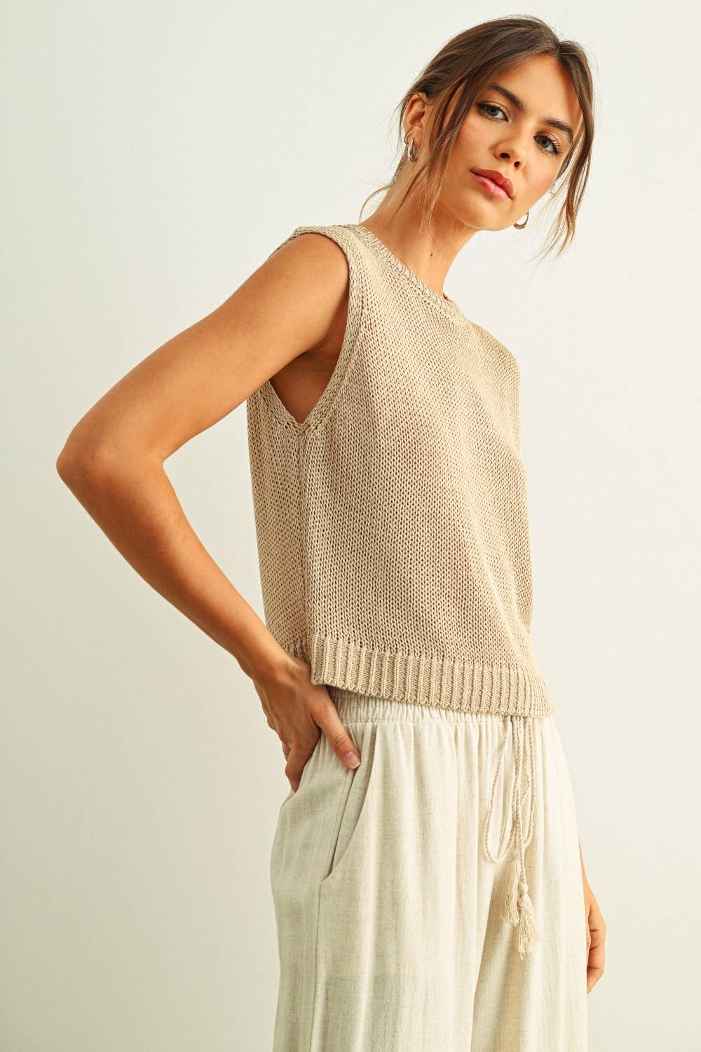 Tops / Sleeveless Knit / Stone