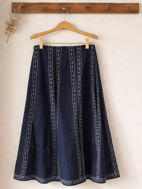 Skirts /The Hanley Midi Wave / Navy/Lt Blue Embroidery
