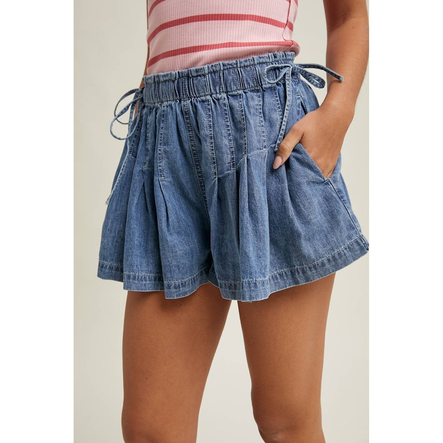 Shorts / Pleated Denim