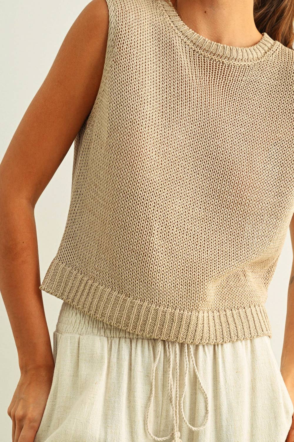 Tops / Sleeveless Knit / Stone